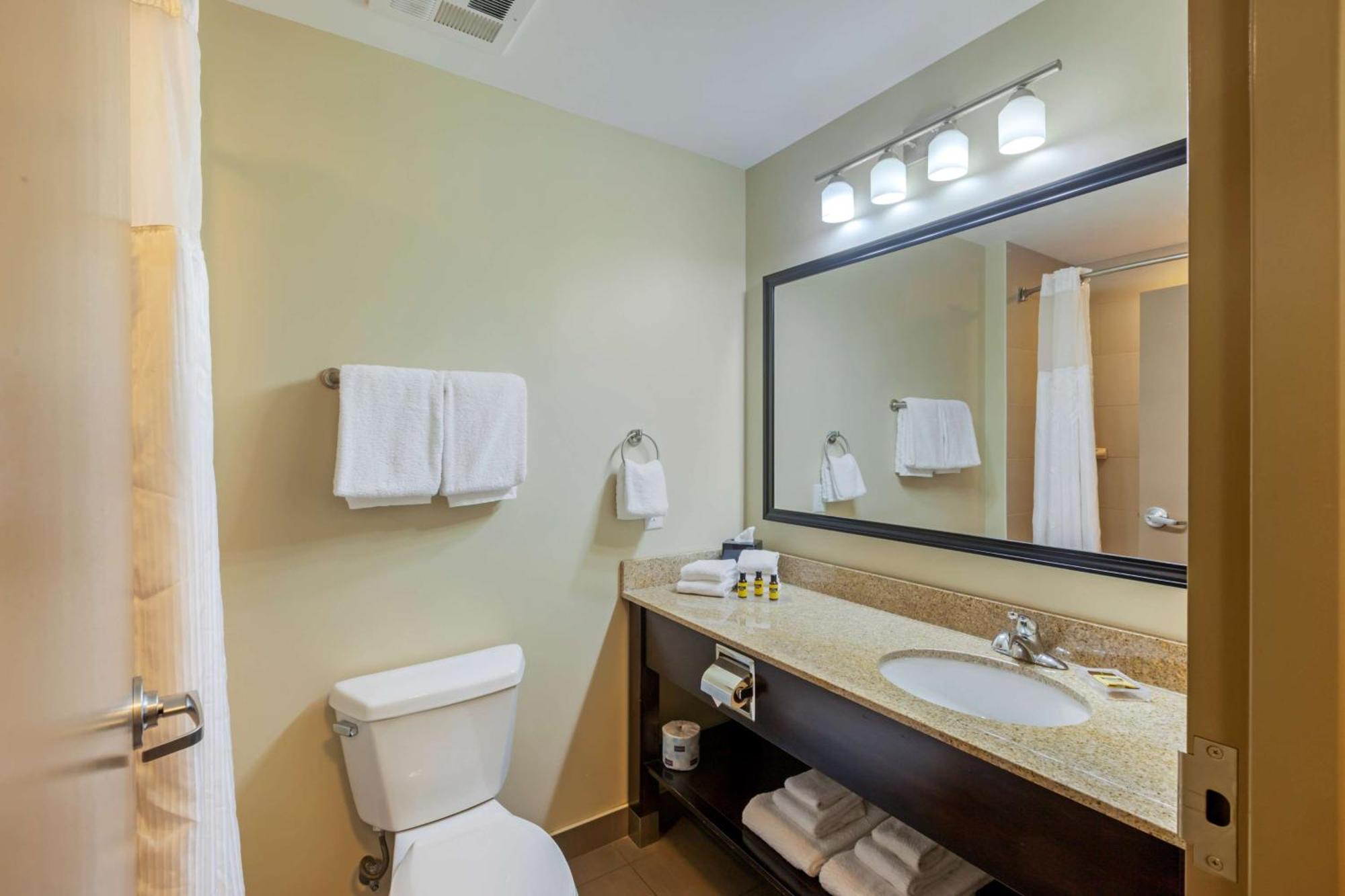 Best Western Plus Walkerton Hotel & Conference Centre Екстериор снимка