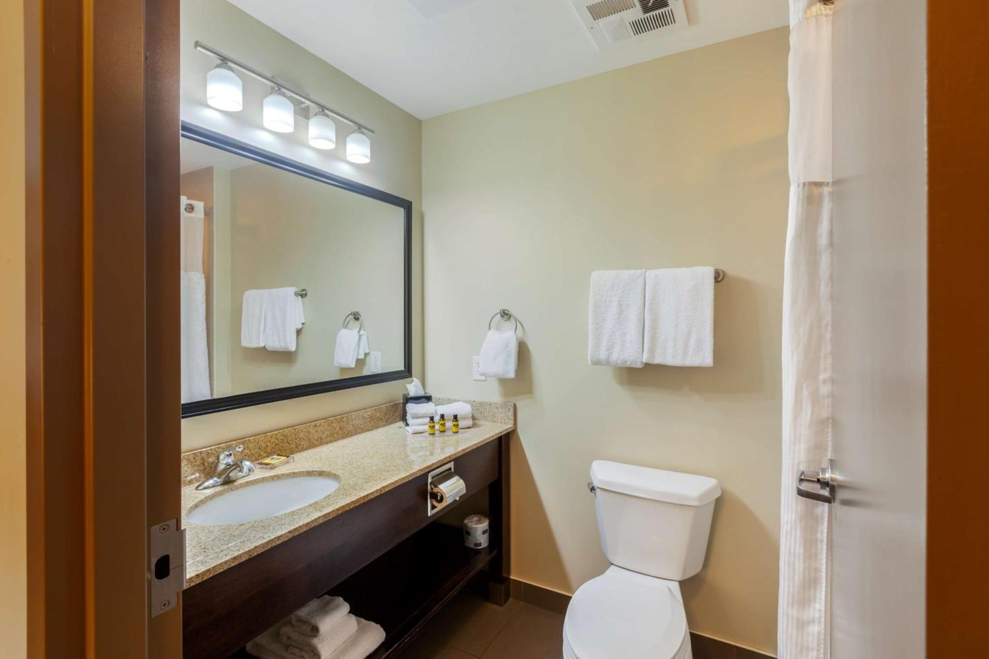 Best Western Plus Walkerton Hotel & Conference Centre Екстериор снимка