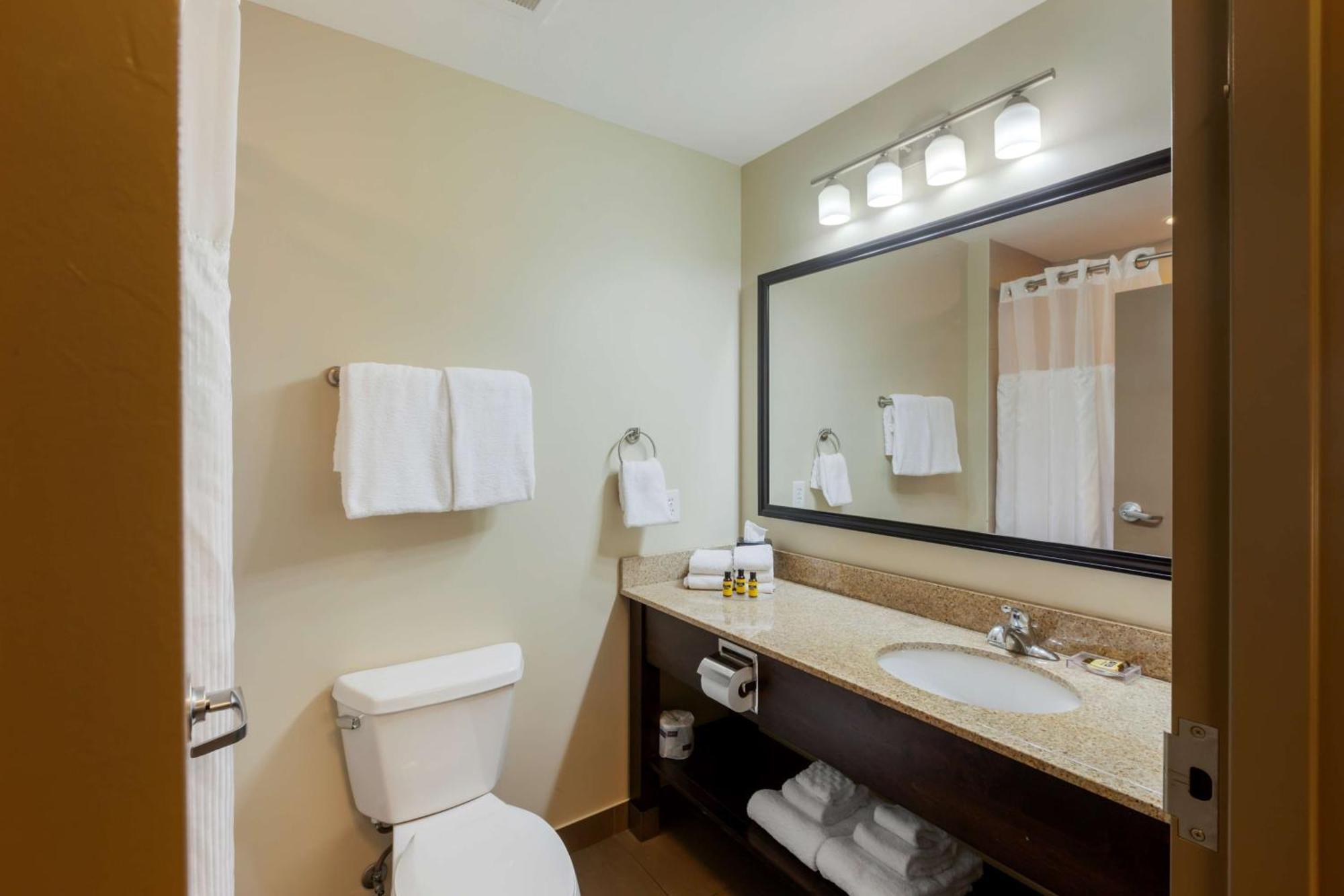 Best Western Plus Walkerton Hotel & Conference Centre Екстериор снимка