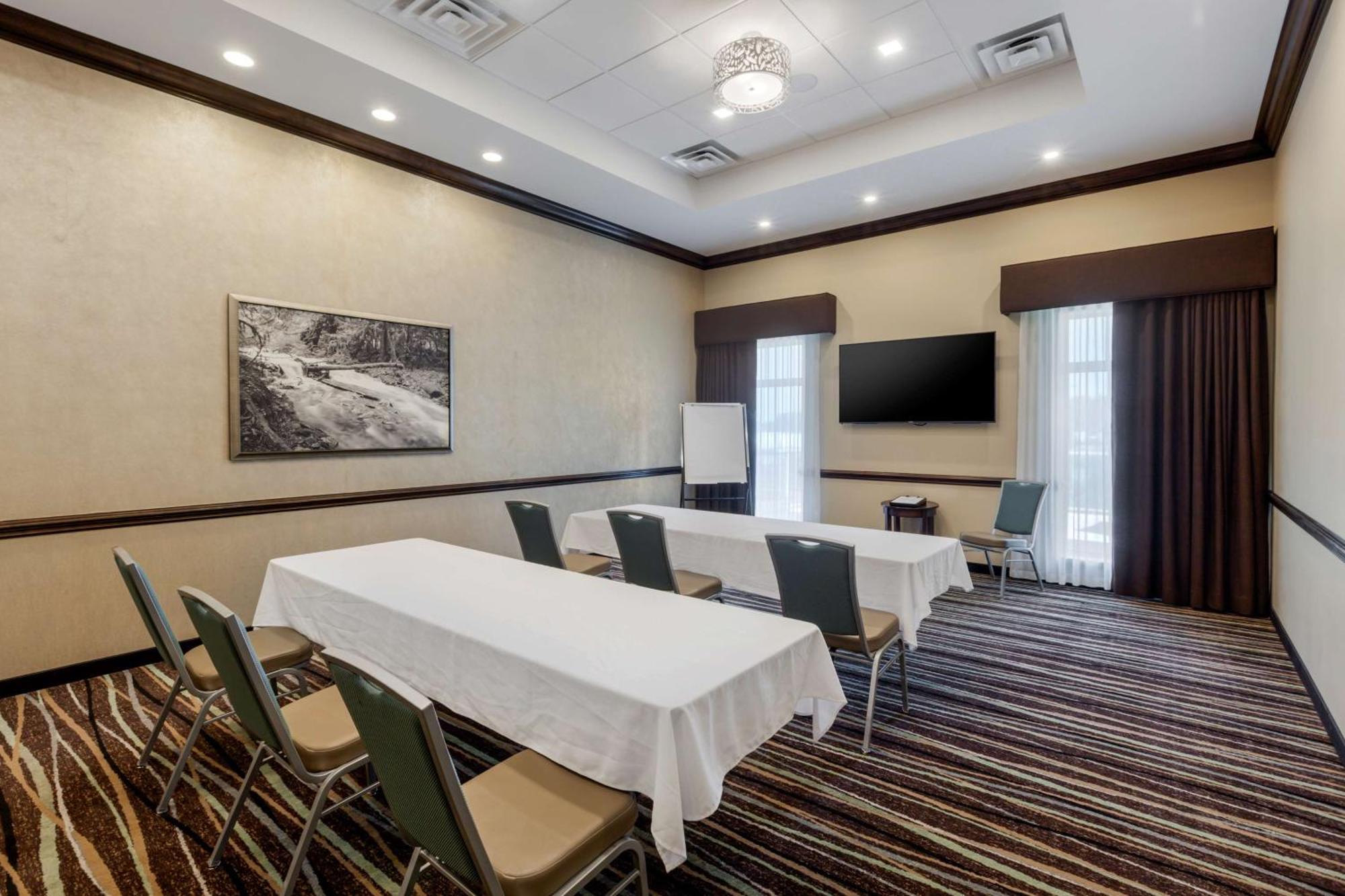 Best Western Plus Walkerton Hotel & Conference Centre Екстериор снимка