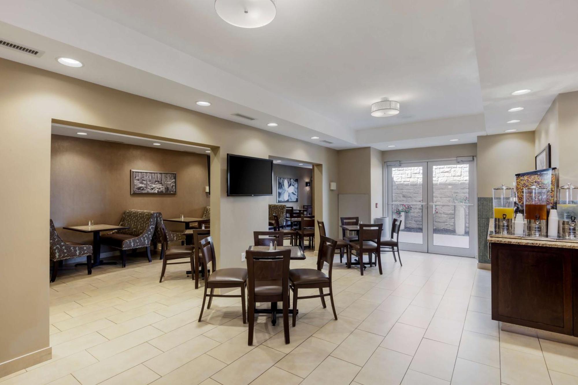 Best Western Plus Walkerton Hotel & Conference Centre Екстериор снимка