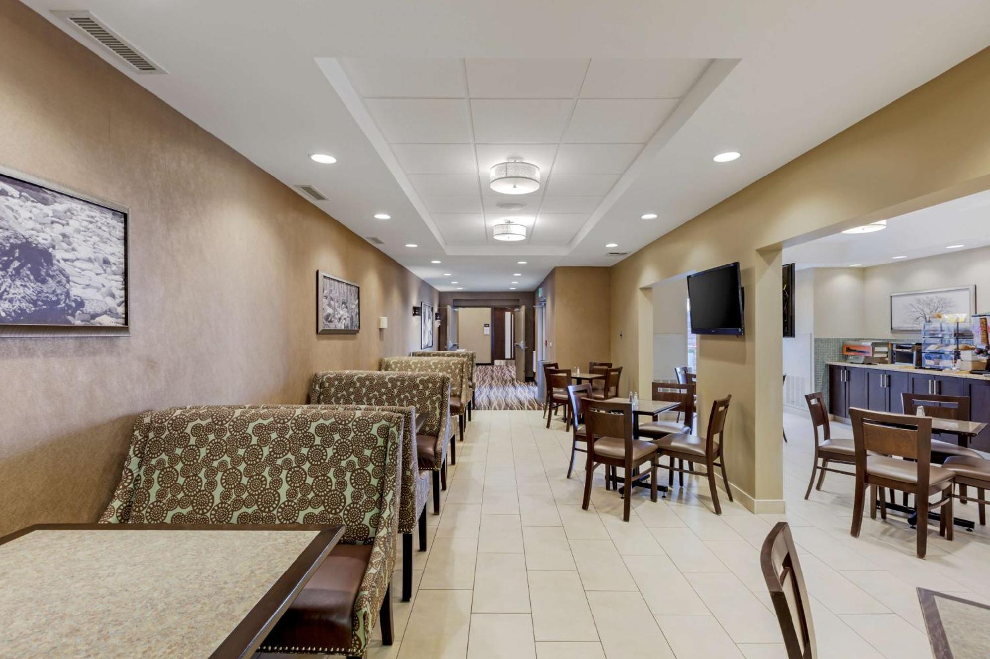 Best Western Plus Walkerton Hotel & Conference Centre Екстериор снимка