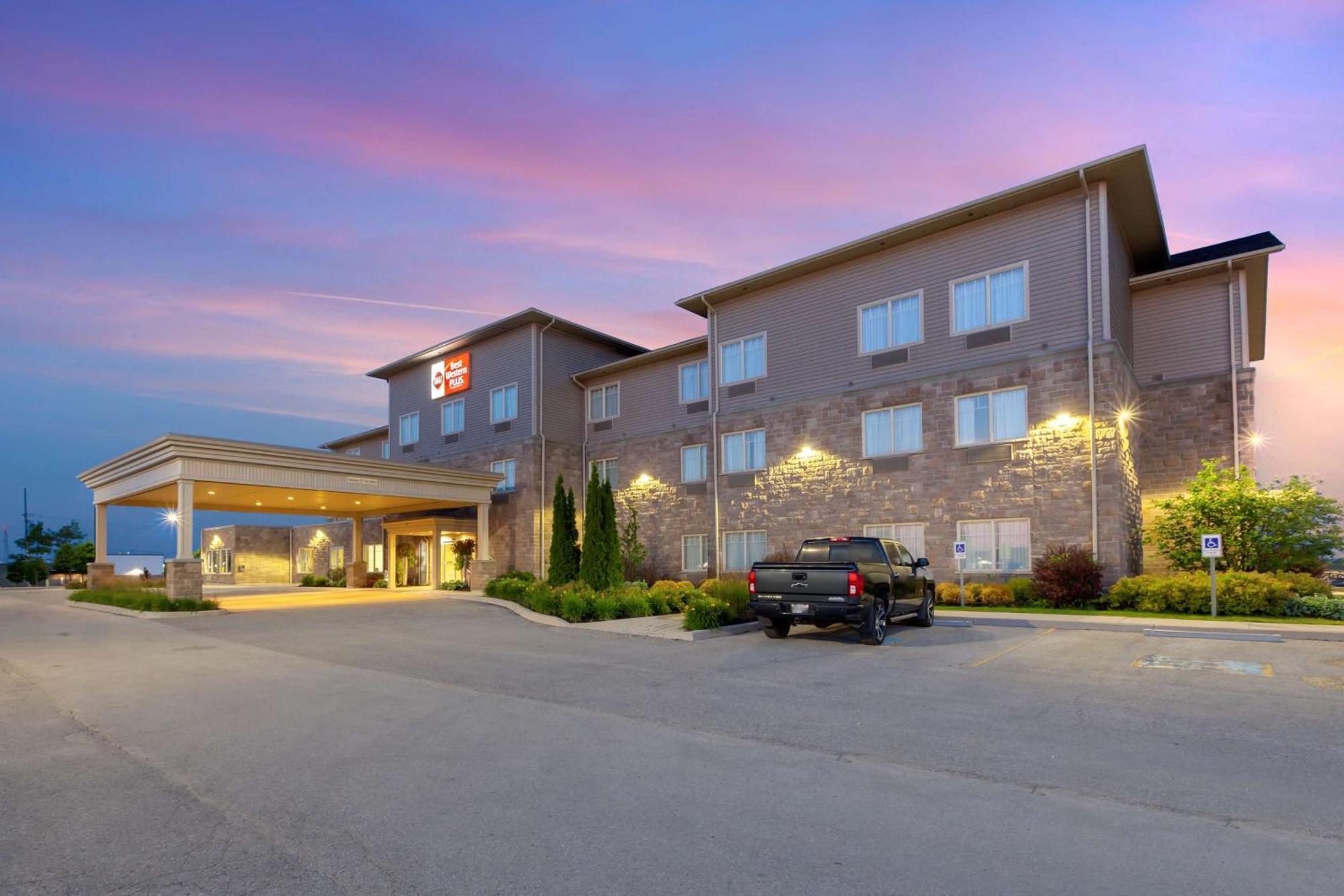 Best Western Plus Walkerton Hotel & Conference Centre Екстериор снимка